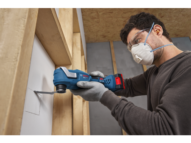 Akumulatorsko multifunkcijsko orodje Bosch GOP 18V-30 v kovčku, 06018G3001